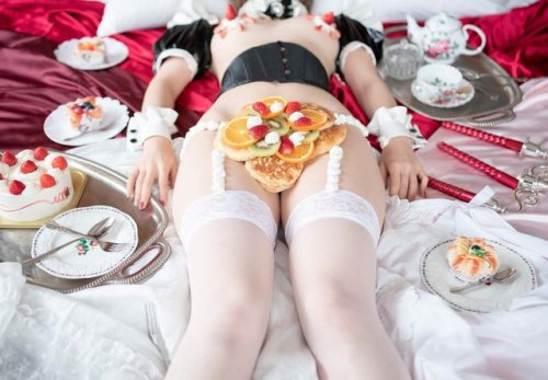 (via 美南 ナミ WF師匠さんのツイート: “Maid× Nyotaimori...