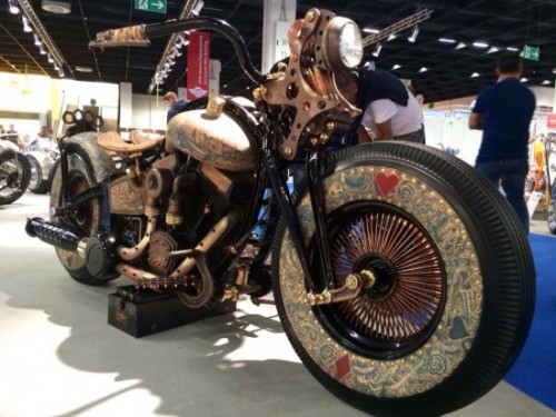 uggly:The world’s first tattooed motorcycle by Polish tattoo...