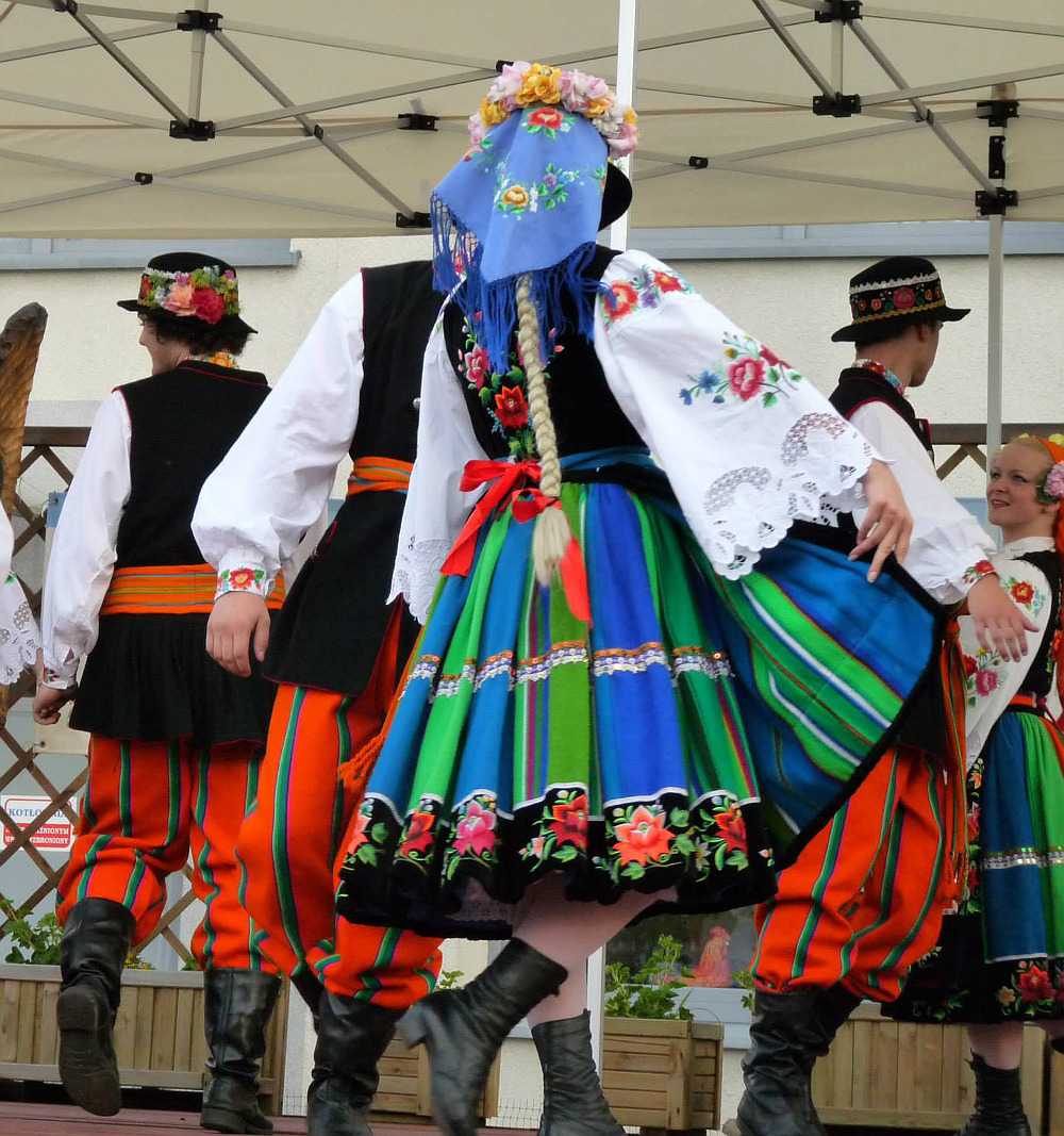 Folk Costume From Łowicz, Poland. Image Via... - Polish Folk Costumes ...