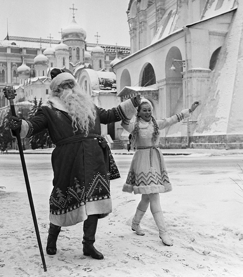 Ded Moroz (Father Frost) and Snegurochka on the streets of Moscow (1968)