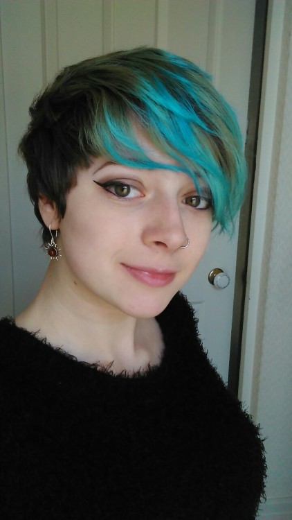 short blue hair on Tumblr