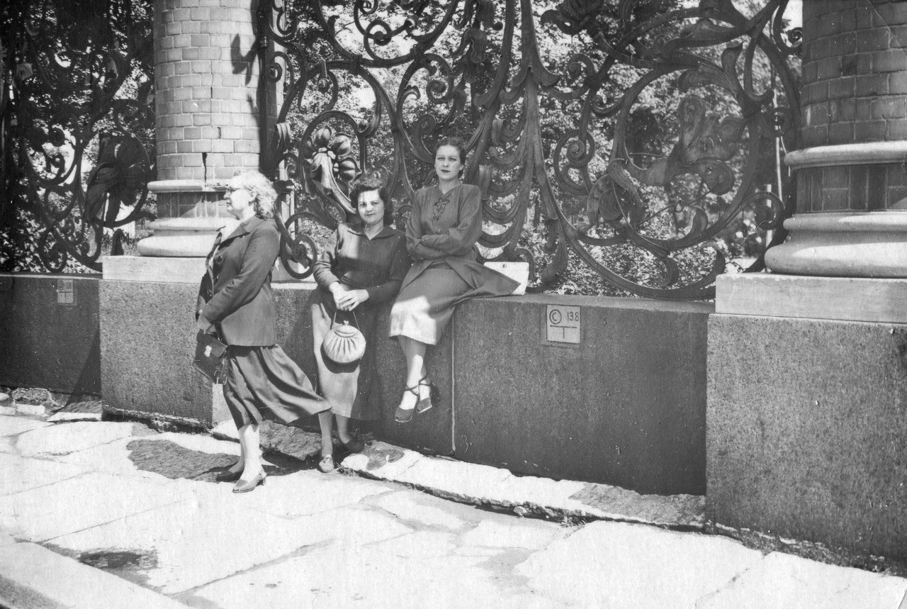 By the cast iron fence of the Summer Garden in Leningrad (1950s)