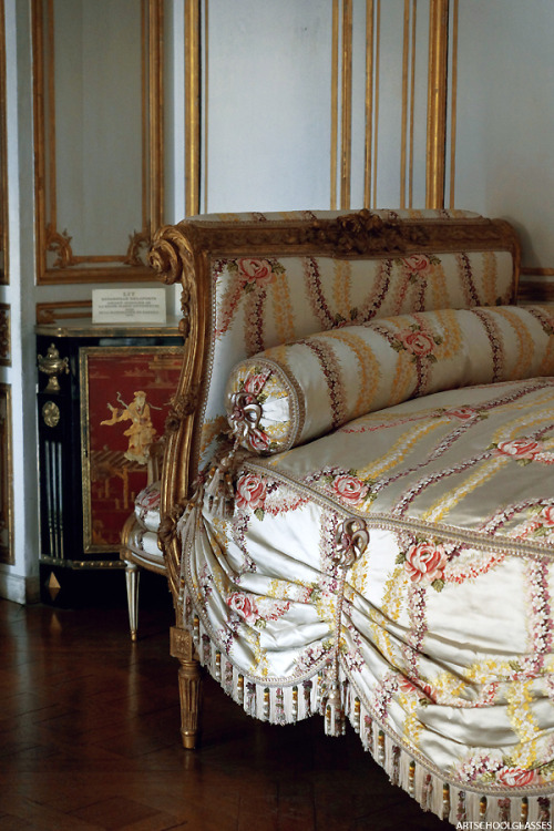 artschoolglasses:Bedroom of Mme du BarryVersailles, France