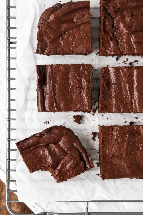 ransnacked:mocha flourless brownies | tasty seasons