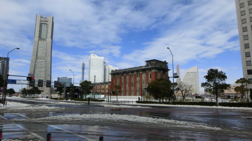 Snow in Yokohama Yesterday昨日の雪の横浜　ガラガラ・・・。