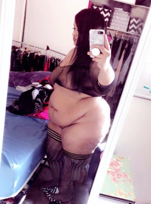 coachteamleader:bbwbreanna:RETWEET IF YOU WANNA CUDDLES ME...