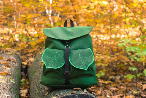 culturenlifestyle:Adorable Leaf Bags by Gabrielle Moldovanyi...