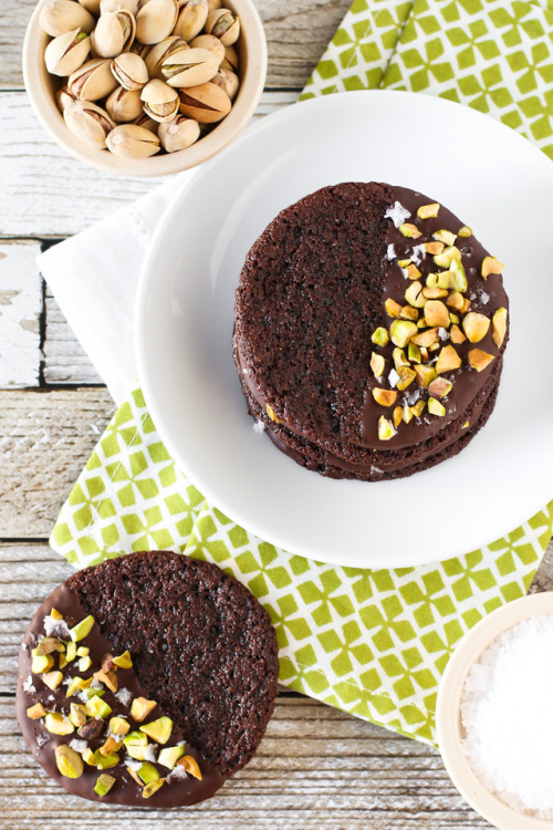 vegan-yums:GF sea salt pistachio chocolate cookies / Recipe