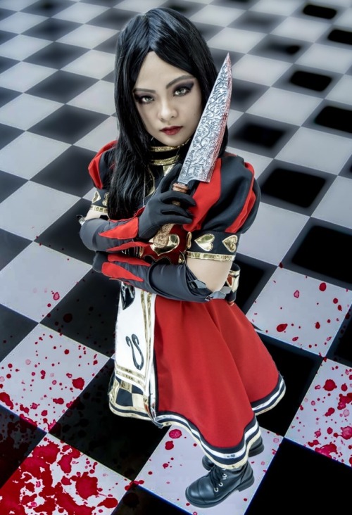 bestcosplaybabes:American McGee’s Alice