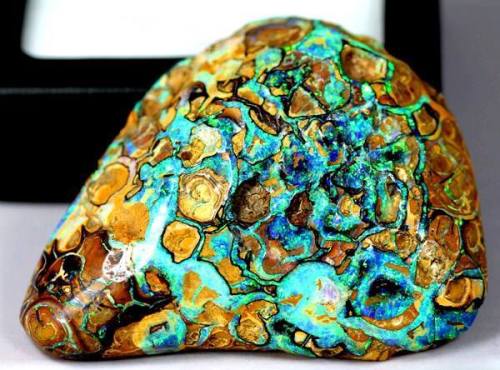 opal minerals gemstone