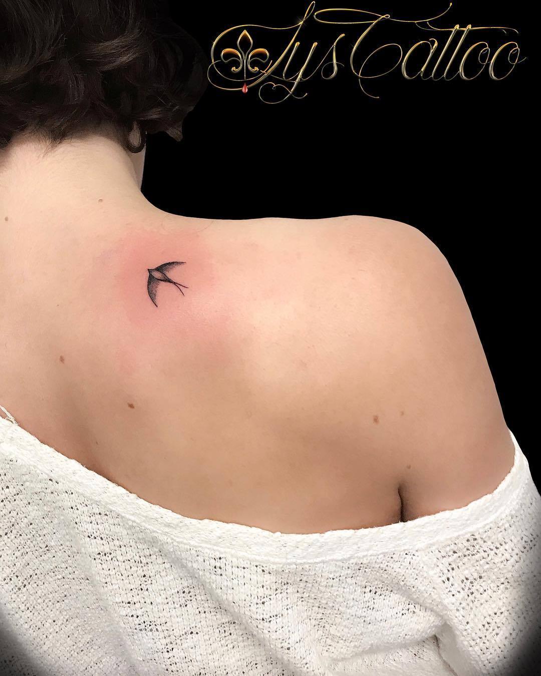 Lys Tattoo Tatouage Haut Du Dos épaule Omoplate Homme