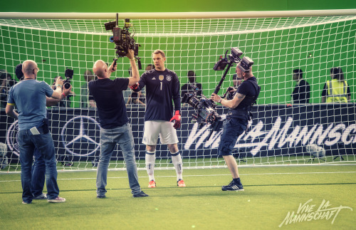 mercedesbenzfussball:Making of #ViveLaMannschaft - Teil 1 -...