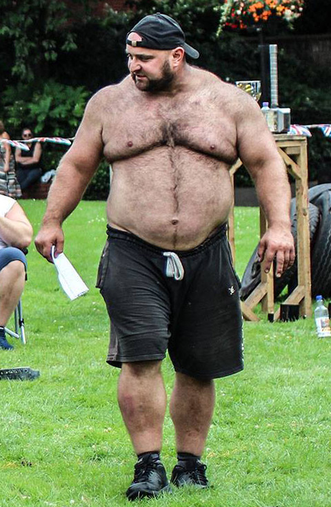 brownbear37:This man, in those shorts, will forever be a sex god...