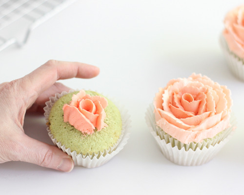 sweetoothgirl:MINT JULEP CUPCAKES 