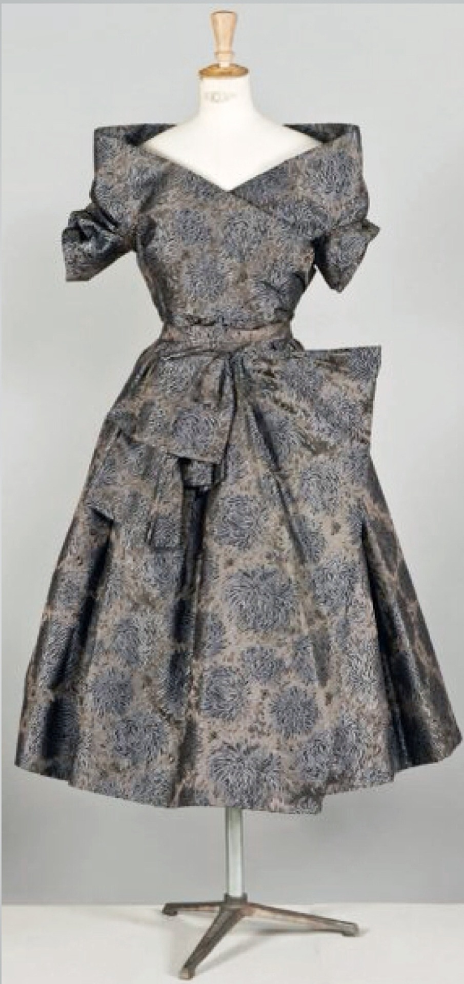 Dress Christian Dior, Fall - Winter 1955. |... | THE VINTAGE THIMBLE