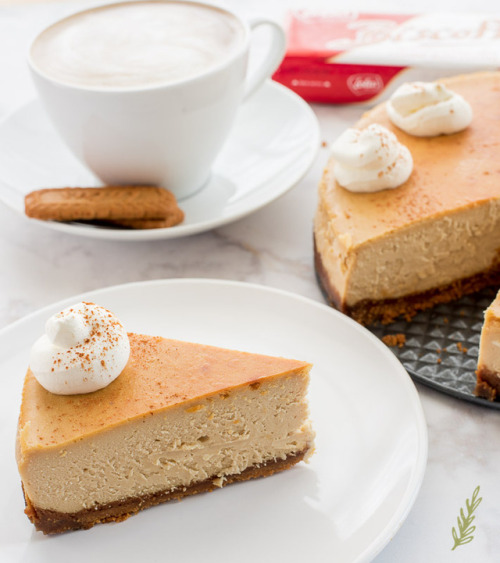 fullcravings:Espresso Cheesecake with Biscoff Crust