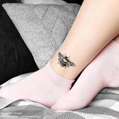 By Lauren Winzer, done at Hunter and Fox Tattoo, Sydney.... healed;insect;small;animal;laurenwinzer;tiny;bee;ankle;ifttt;little;other;illustrative