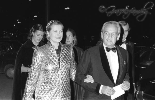 Princess Grace arrives to the theatre with husband... - Grace & Family