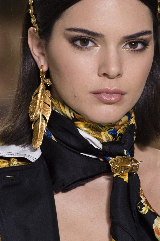Ms-Mandy-M : Kendall Jenner for Versace Spring 2018