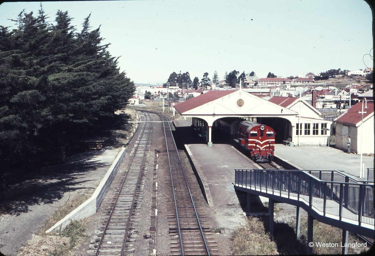 Olde Hobart Town: Glenorchy Railway Station - 1965 Where the train...