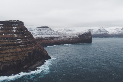 drxgonfly:MOUNTAINS & SEA – Faroe Islands (by Erik Waider)