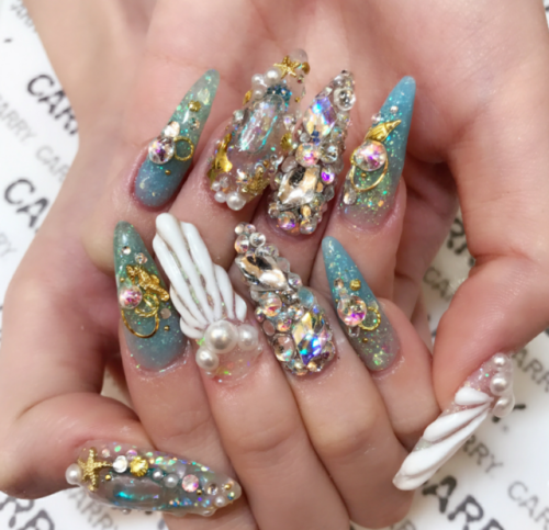 summer nails on Tumblr