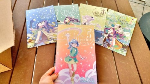 skimcasual:Hello! I’m going to be at fanime at table 1112 this...