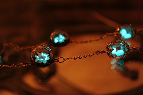 phantasmagoricperdition:whimsy-cat:Glow in the dark jewelry...