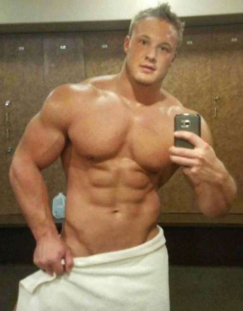 bigmusclestuds:Davy Michael in a towel… fuck yeah!In or out...