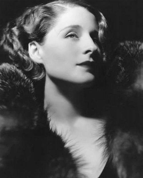 wehadfacesthen:Norma Shearer, 1930, photo by George Hurrell