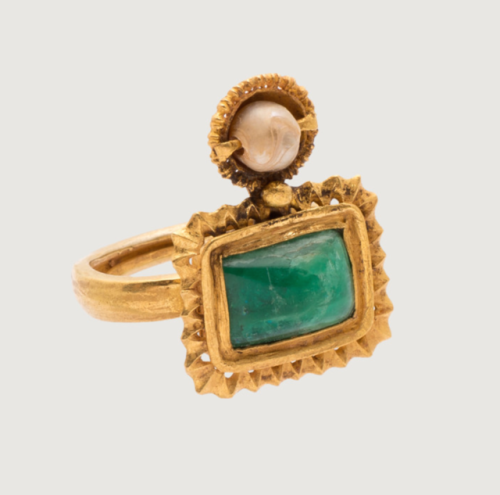 gemma-antiqua:Byzantine gold, emerald, and pearl ring, dated to...