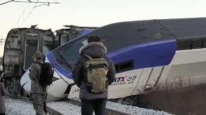 韓国高速鉄道 KTX脱線 １４人軽傷