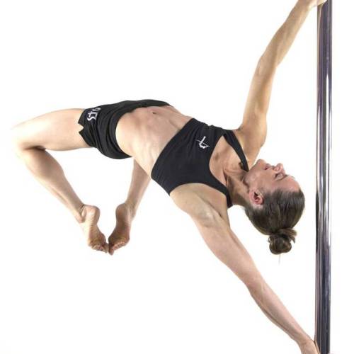 angelaperrypolefitness:+PoleFitnessStudios #pole #gymnastics 4...