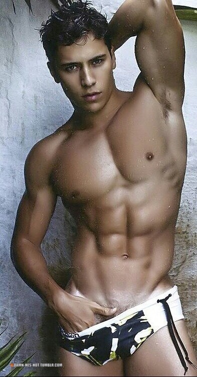 damn-hes-hot:DAMN HE’S HOT!Follow for daily pics of hot men -...