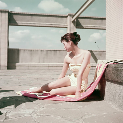 s-h-o-w-a:Japanese actress Mie Kitahara posing in a swimsuit...