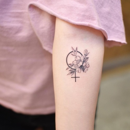 Venus Symbol Tattoo

Artist: Tattooist Grain -... venus symbol;feminine;flower;arm;woman;girl