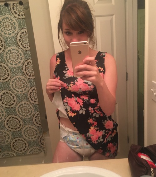 misspandapants:I am a pro at diaper selfies in my friends...