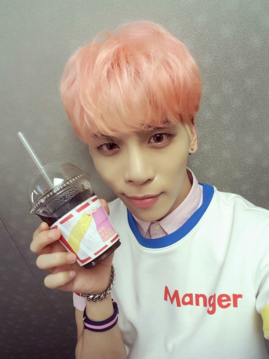 shinee — Jonghyuns pink hair please... thank you for this