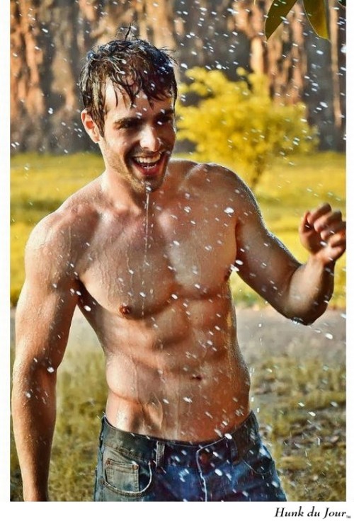 Your Hunk of the Day: Tiago Oliver http://hunk.dj/7153