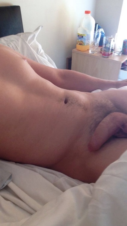 averagedudenextdoor:Uncut lad with a big hog