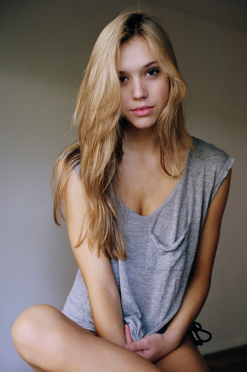 Alexis Ren FANPAGE