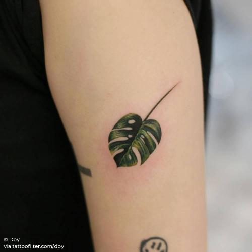 By Doy, done at Inkedwall, Seoul. http://ttoo.co/p/234116 small;leaf;tiny;ifttt;little;nature;realistic;doy;monstera deliciosa leaf;upper arm
