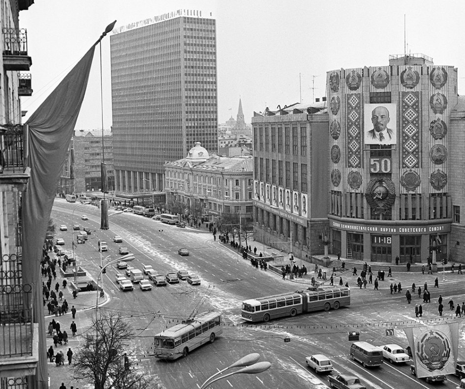 Central Telegraph in Moscow decorated for the 50th Anniversary of the Soviet Union (1972)