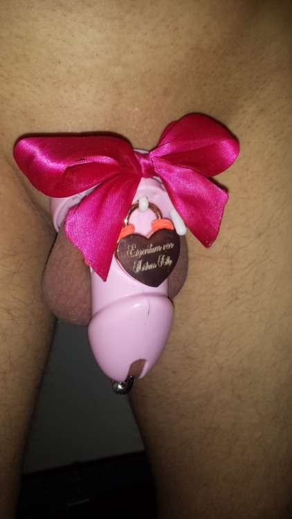 show-us-your-locked-cock:Locked since 10. Mai 2016 Keyholder...