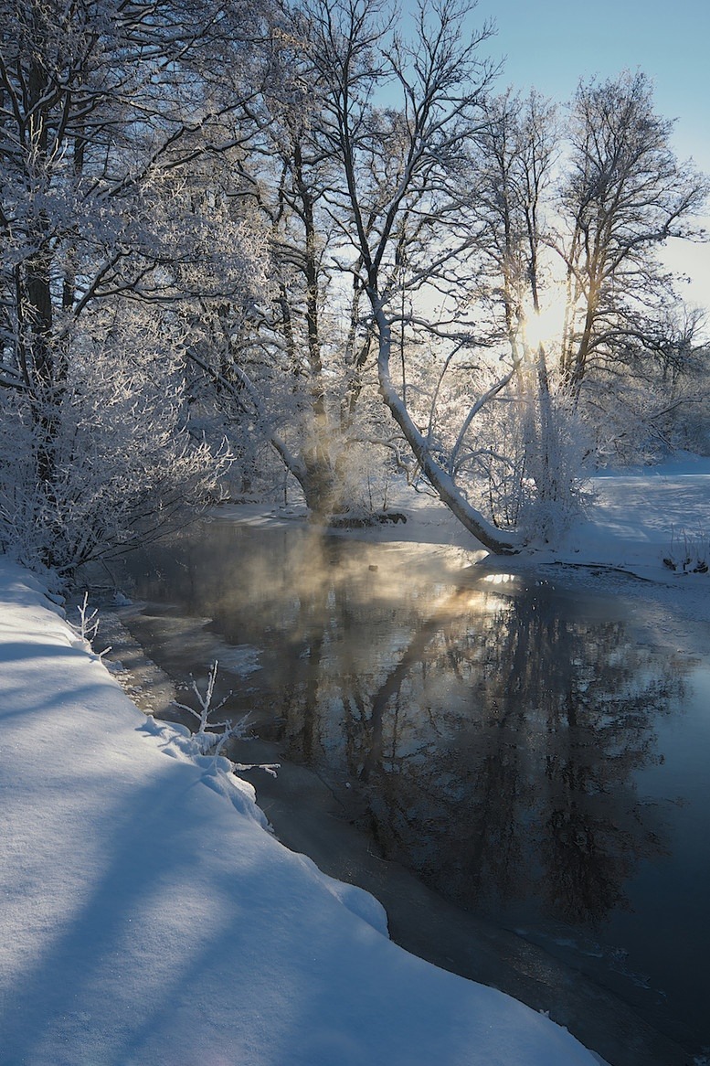 tect0nic: “ Cold Winter day at the creek by Berndt Sjosten via 500px. ”