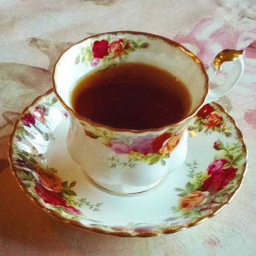 internationallolitaday ild royalalbert tea teacup oldcountryroses