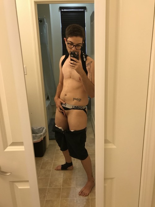 kurtvulgar:Feeling frisky. Someone come suck my cock or let me...