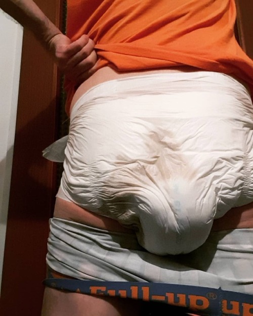 hanjuejingle:What a big poopy bulge, and it feels sooo good. I...