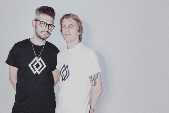WHITE NOISE ZINE EXCLUSIVE — THE DIAMOND LIGHTS WHITE NOISE ZINE EXCLUSIVE — THE DIAMOND LIGHTS