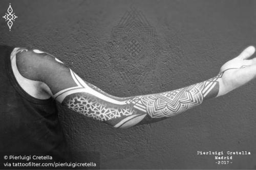 By Pierluigi Cretella, done at Meatshop Tattoo, Barcelona.... abstract;pierluigicretella;dotwork;huge;facebook;blackwork;twitter;sacred geometry;sleeve